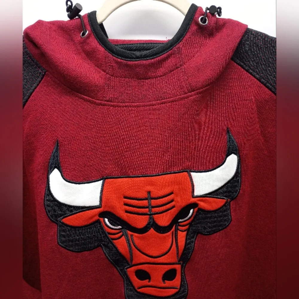 Red Bulls Logo Men's Hoodie - Picture 4 of 6